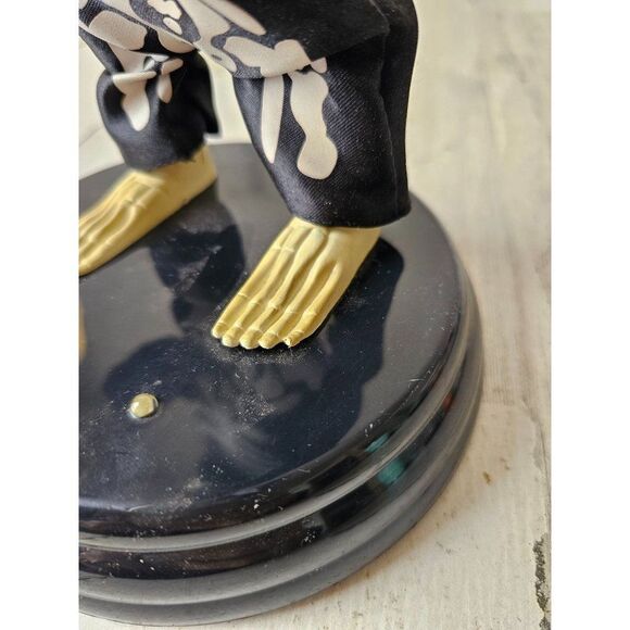 Gemmy Dancing skeleton grave raver Viva la loca Halloween prop animated light up - Picture 9 of 9